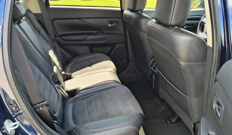2020 Mitsubishi Outlander SE full