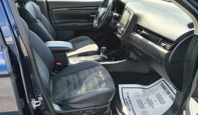 2020 Mitsubishi Outlander SE full