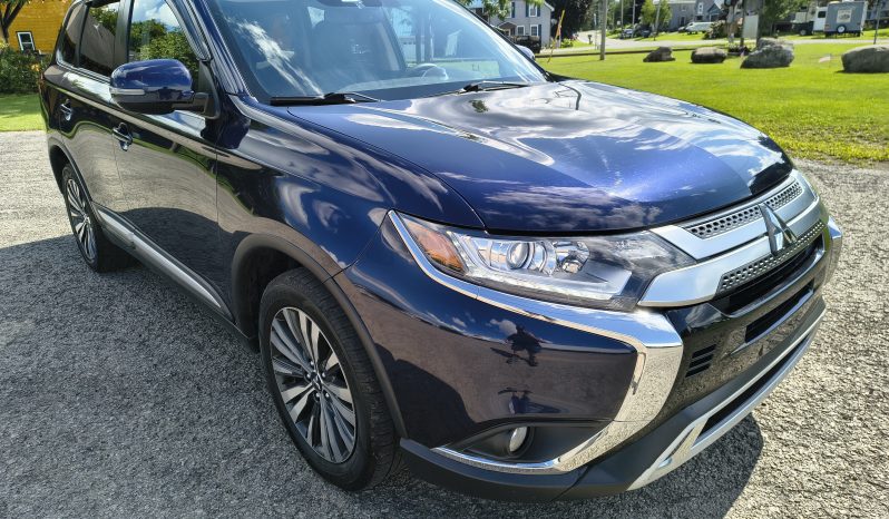 2020 Mitsubishi Outlander SE full