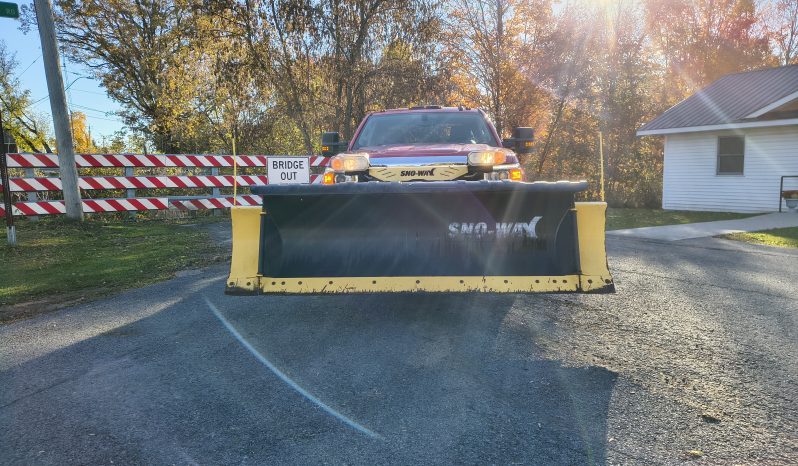 GMC Sierra 2500 Fleet Plow Truck full